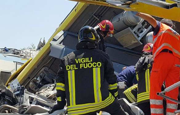 Число жертв столкновения поездов в Италии возросло до 25 человек (ФОТО) | Русская весна