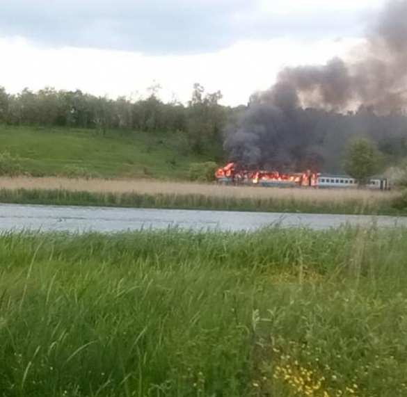 На Украине на ходу загорелся поезд с десятками пассажиров (ФОТО) | Русская весна