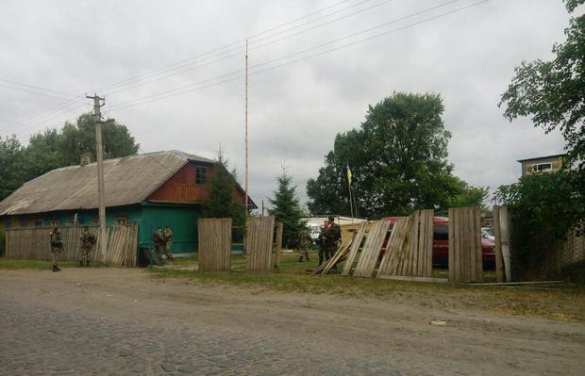 На Украине черные добытчики янтаря напали на пост пограничников, конфисковавших их технику (ВИДЕО) | Русская весна