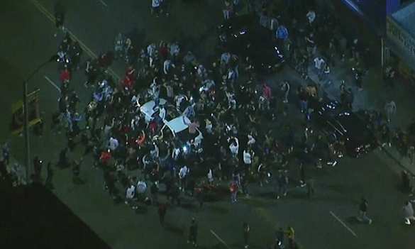 Погромы в Лос-Анджелесе: неуправляемая толпа молодёжи захватила город (ФОТО, ВИДЕО) | Русская весна