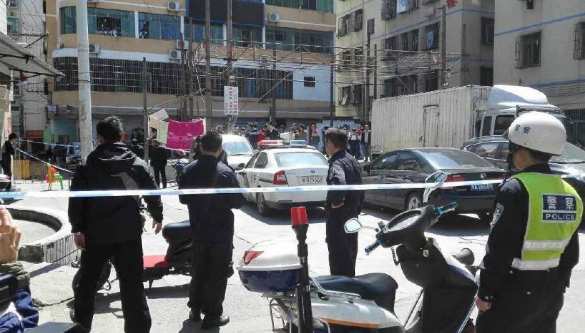 Неизвестный с ножом напал на детей у школы в Китае: семеро раненых (ФОТО) | Русская весна