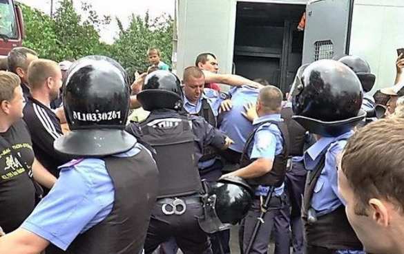 «Ты мразь, я таких уничтожаю!» — кричал украинский полицейский, убивая мужчину | Русская весна