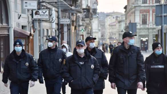 В ход пошли бетонные блоки: что происходит в Черновцах, где вспышка коронавируса (ФОТО, ВИДЕО) | Русская весна