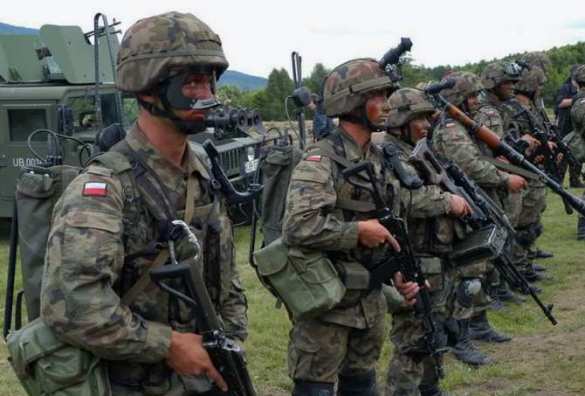 Украинские оккупанты продолжают отправлять колонны военной техники к линии фронта, в Констаниновке замечены отряды наемников из Польши и Литвы | Русская весна