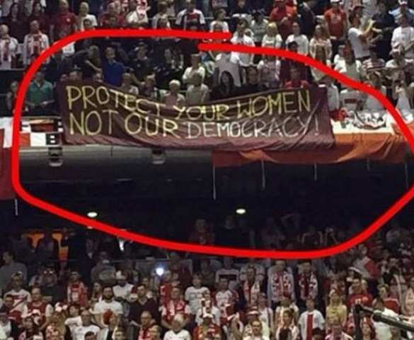 Поляки немцам: «Защищайте своих женщин, а не нашу демократию!» (ФОТО) | Русская весна