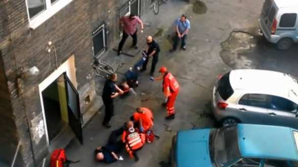 Польские полицейские избили хулигана велосипедом и шваброй (ВИДЕО) | Русская весна