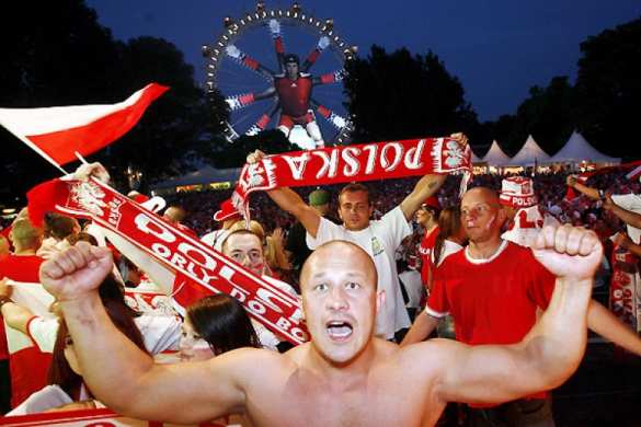 «Смерть бандеровцам», — польские ультрас выпустили антиукраинские футболки (ФОТО) | Русская весна