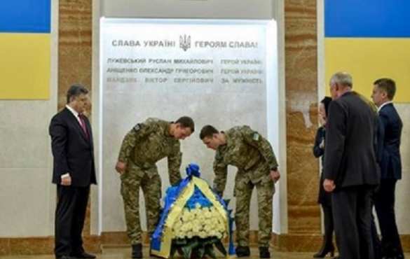 Порошенко: «Циничные бандеры, бандиты в милитарной форме грабили и тайно убивали украинцев» (ВИДЕО) | Русская весна