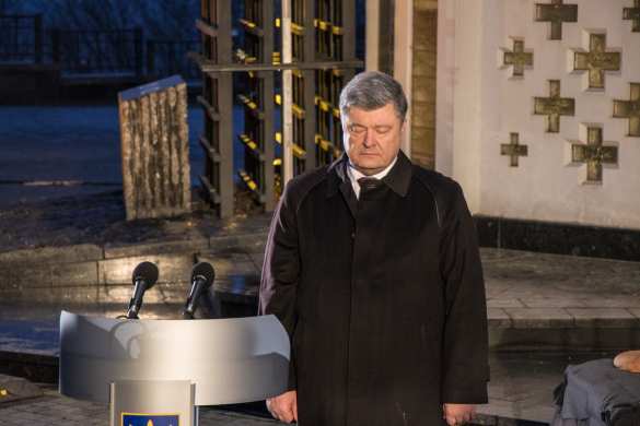 Ещё один солдат рухнул в обморок перед Порошенко (ФОТО, ВИДЕО) | Русская весна