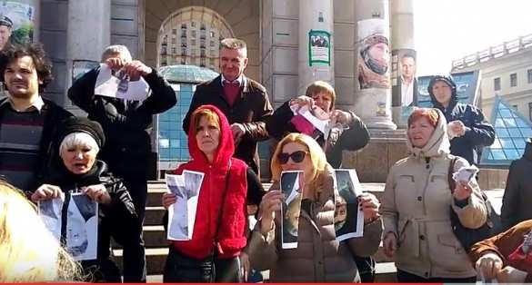 Сожжением портретов Порошенко на Майдане завершились похороны карателя (ФОТО, ВИДЕО) | Русская весна