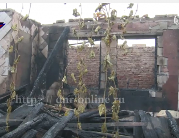 Ночной обстрел поселка шахты Октябрьская: выбиты стекла, посечены стены, убита женщина (ВИДЕО) | Русская весна