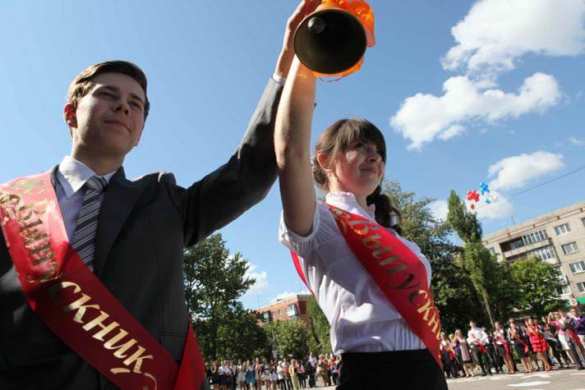 Девятиклассник напал на депутата на последнем звонке в Марий Эл (ВИДЕО) | Русская весна