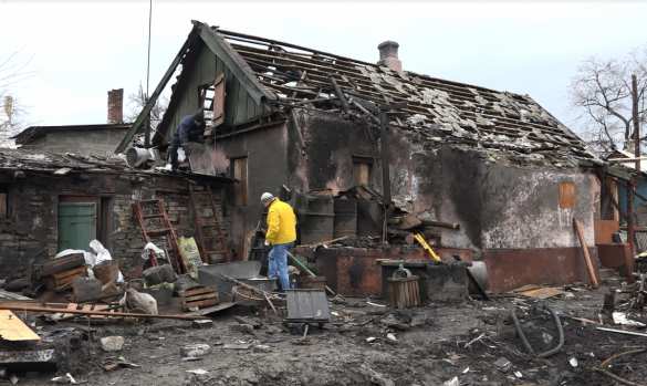 В Червоногвардейском районе Макеевки восстановлено 90 домов, поврежденных обстрелами ВСУ | Русская весна