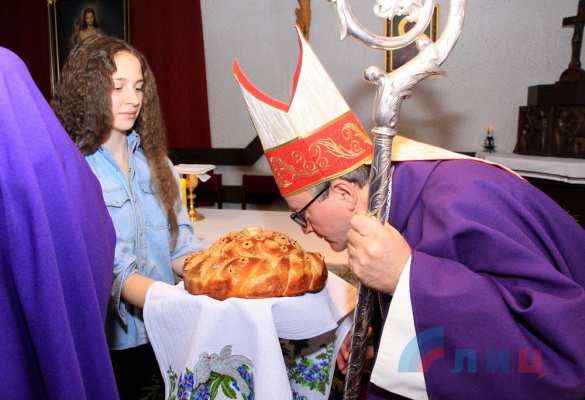Посол Ватикана прибыл в ЛНР с проповедью (ФОТО) | Русская весна