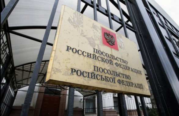 ВАЖНО: В Киеве радикалы заблокировали представителей посольства России (+ВИДЕО) | Русская весна