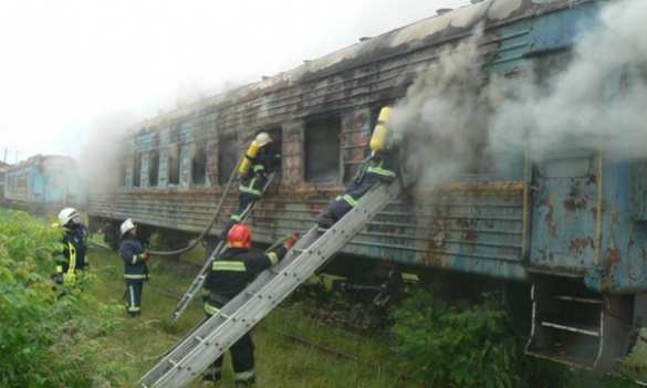 На Украине в депо сгорел пассажирский вагон (ФОТО) | Русская весна