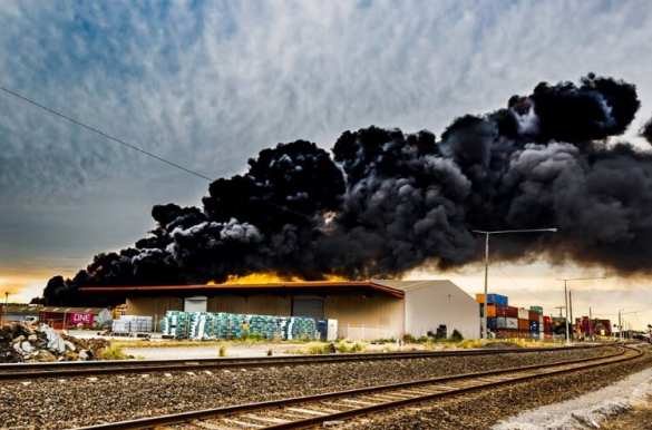Клубы едкого дыма: в Австралии горит химический завод (ФОТО, ВИДЕО) | Русская весна
