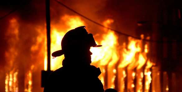 На Урале сгорел дом Ельцина (ВИДЕО) | Русская весна