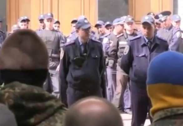 «Авакова на нары!»: протесты «Правого сектора» в Харькове (ВИДЕО) | Русская весна