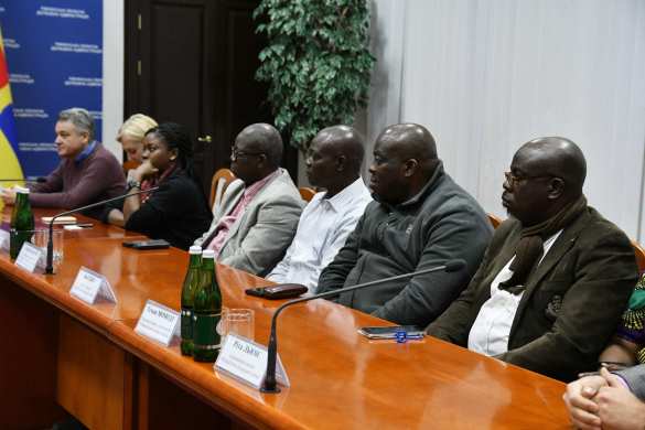 «Перемога»: Африканцы хотят инвестировать в украинское сельское хозяйство (ФОТО) | Русская весна