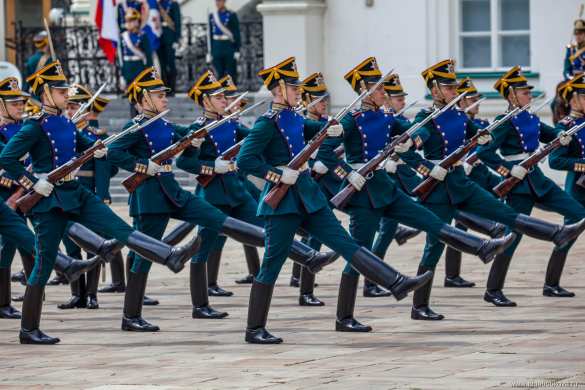 Парад в Кремле: Путин проводит смотр Президентского полка — прямая трансляция | Русская весна