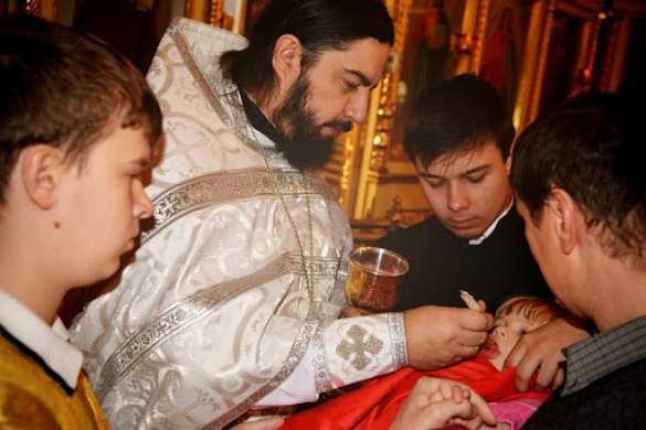 Священники рассказали, можно ли заразиться коронавирусом через причастие  | Русская весна