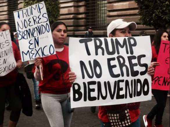 В Мексике противники Трампа построили «стену» из коробок у посольства США (ФОТО, ВИДЕО) | Русская весна