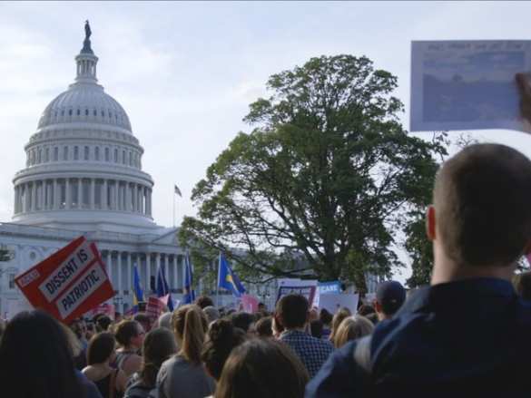 В США сотни протестующих ворвались в здание Конгресса (ФОТО) | Русская весна