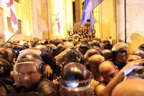 «В зал ворвались экстремисты», — депутат Госдумы о беспорядках в Грузии, вызванных его приездом | Русская весна