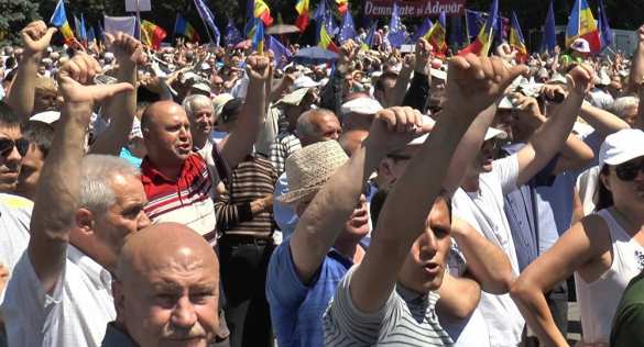 Колонны протестующих вышли на главную площадь Кишинёва | Русская весна