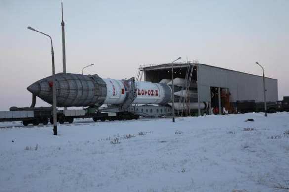 На Байконуре продолжается подготовка к пуску ракеты-носителя «Протон-М» | Русская весна