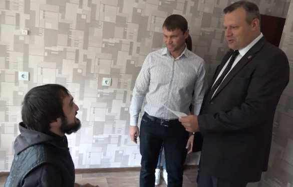 Ополченец-инвалид получил квартиру в Донецке (ФОТО, ВИДЕО) | Русская весна