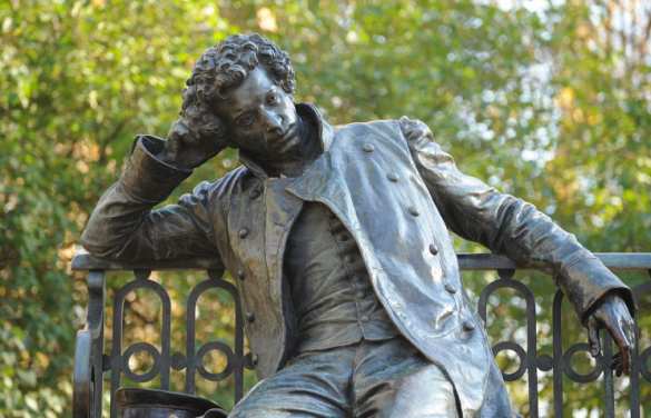 На Украине массово сносят памятники Пушкину | Русская весна