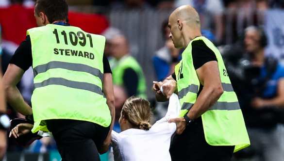 Провокаторов из Pussy Riot задержали сразу после 15 суток ареста | Русская весна