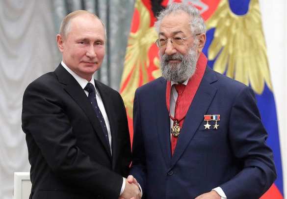 «Президентские амбиции»: Путин предложил Чилингарову присматриваться к трибуне лидера России (ВИДЕО) | Русская весна