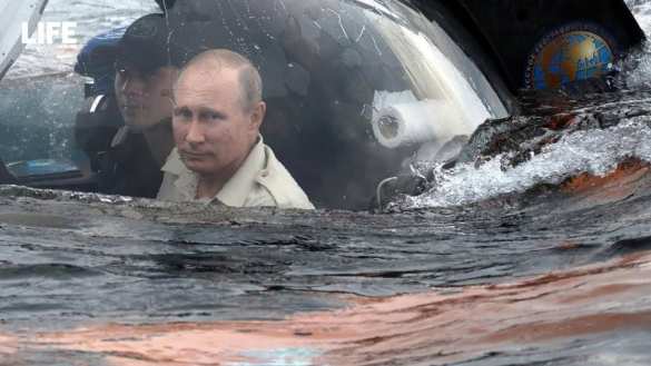Путин на батискафе отправился к затонувшей подлодке (ВИДЕО) | Русская весна