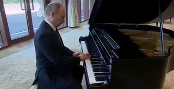 Путин сыграл на рояле, ожидая Си Цзиньпина (ВИДЕО) | Русская весна