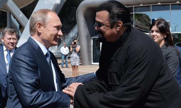 Путин вручил Стивену Сигалу российский паспорт (ВИДЕО) | Русская весна