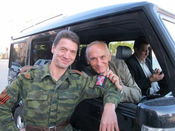 Василий Лановой почтил память погибшего в Крыму добровольца Руслана Казакова Василий Лановой почтил память погибшего в Крыму добровольца Руслана Казакова | Русская весна