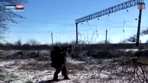 Бой разведгруппы Армии ДНР под Дебальцево: пожары, трофеи и рассказы ополченцев (ВИДЕО) | Русская весна
