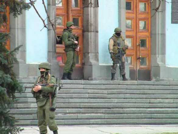 МОЛНИЯ: неизвестные в военной форме захватили трибуну Рады, заседание закрыто (ФОТО, ВИДЕО) | Русская весна