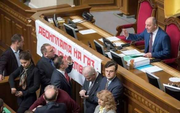 Ляшко заблокировал трибуну Рады (ФОТО, ВИДЕО) | Русская весна