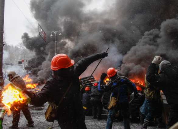 «Я видел, как боевиков тренировали штурмовать заслоны правоохранителей, а попы со сцены проклинали &quot;беркутовцев&quot; и их детей», — воспоминания очевидца «евромайдана» (ФОТО) | Русская весна