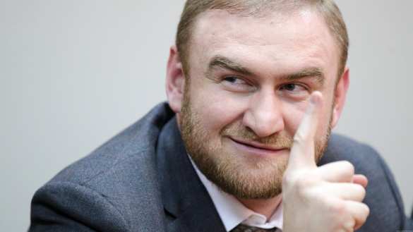 Золото, деньги, коллекция оружия: кадры с обысков в квартирах клана Арашуковых (ВИДЕО) | Русская весна