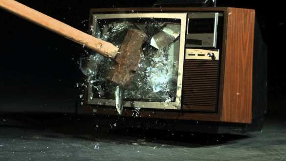 ВСУ разбили телевизор мирного жителя за просмотр российских каналов | Русская весна