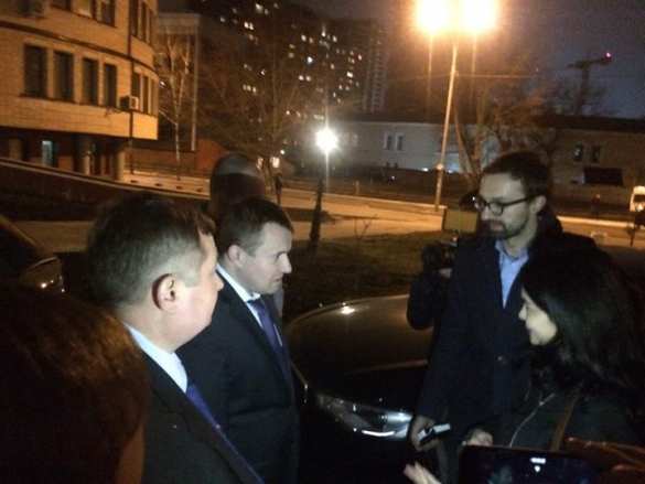 Коломойский на тропе войны: автобус с автоматчиками, 1,5 млрд на счетах «ПриватБанка» и срочный доклад иностранного посольства про «Укртранснафта» (ВИДЕО) | Русская весна