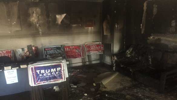 В США неизвестные разгромили избирательный штаб Трампа (ФОТО) | Русская весна