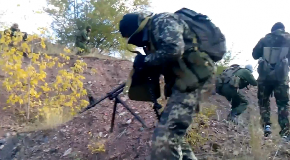 Спецназ ДНР попал под огонь противника (видео) | Русская весна