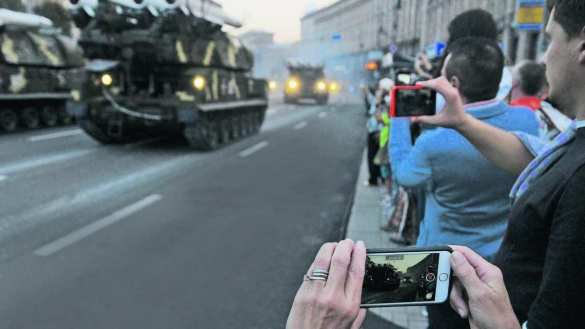 Репетиция парада парализует Киев: город стоит в пробках | Русская весна