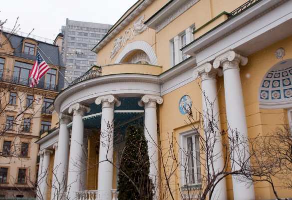 Резиденцию посла США в Москве забросали файерами (+ВИДЕО) | Русская весна